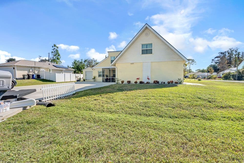9164 Pineapple Rd photo 4