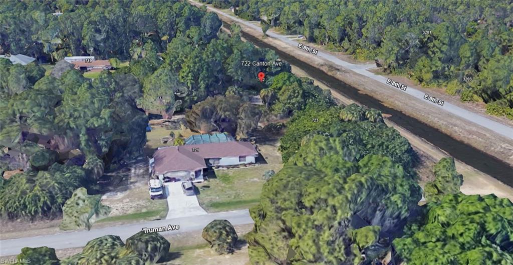 Birds eye view of property