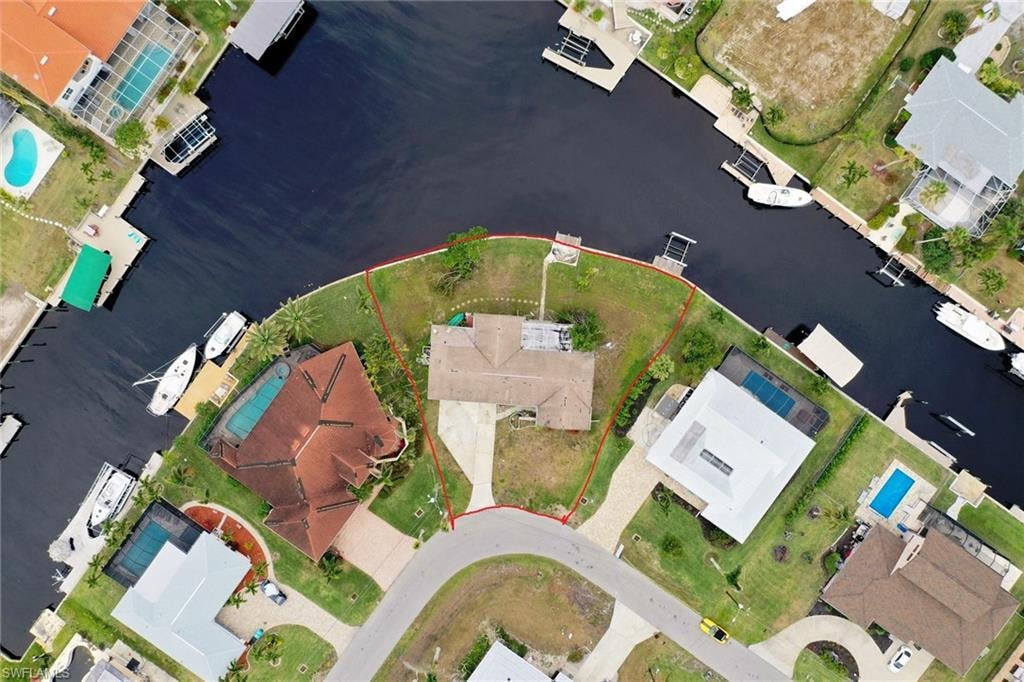 showing approximate property lines