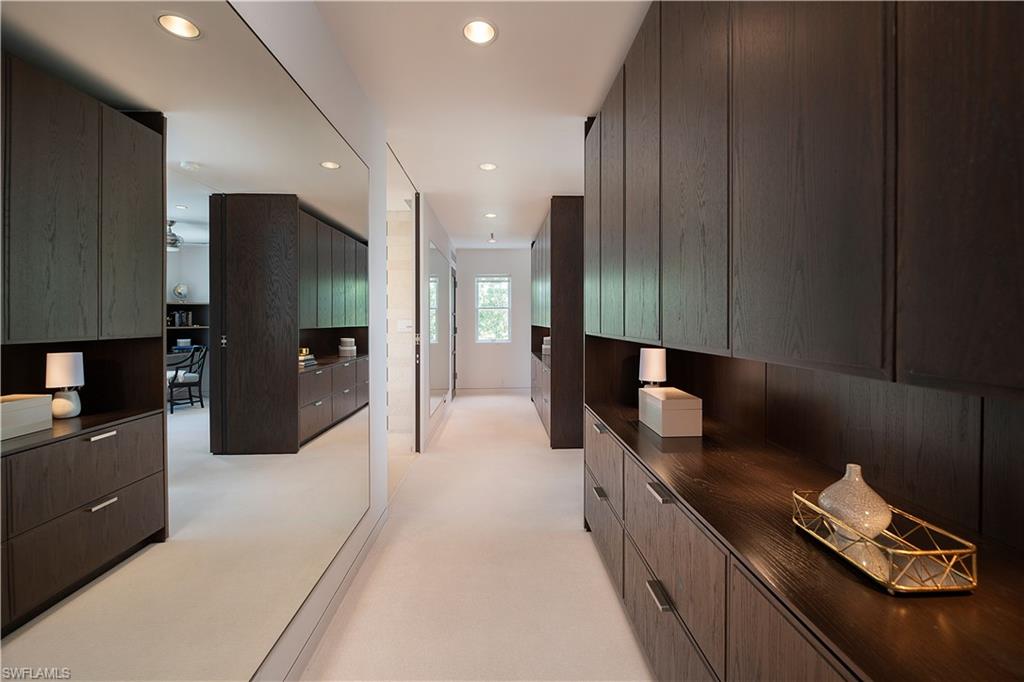 Dressing area in master