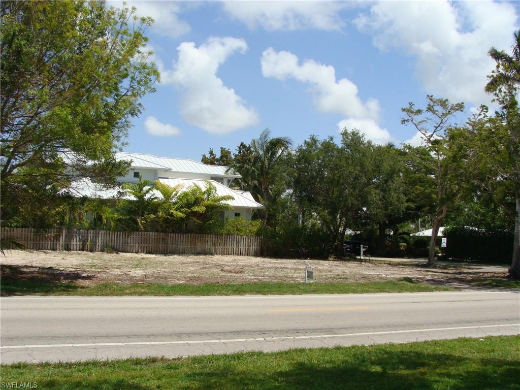 695 Broad AVE S
