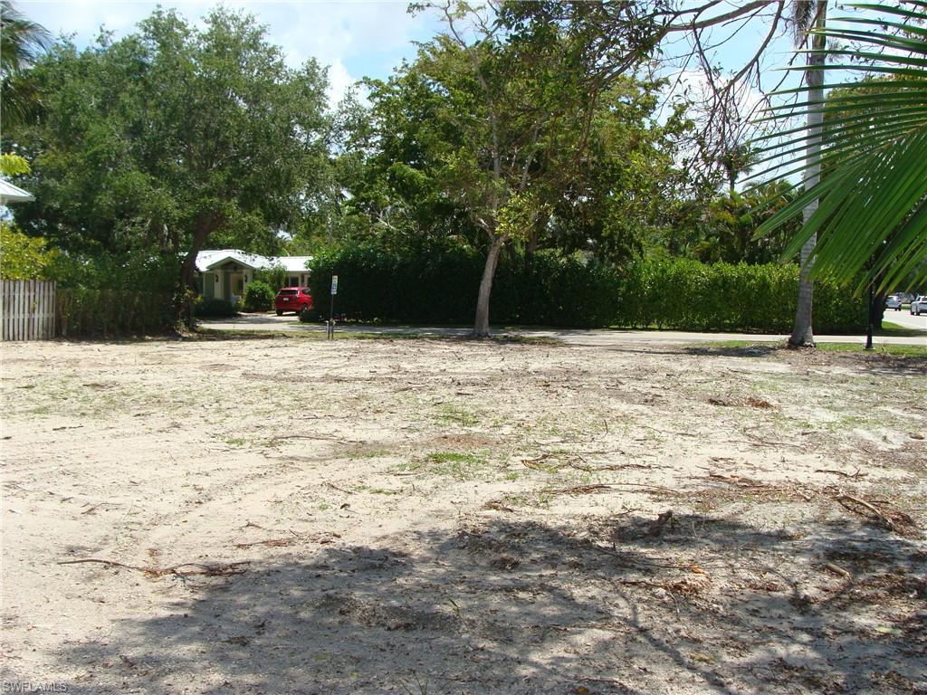 695 Broad AVE S photo 9