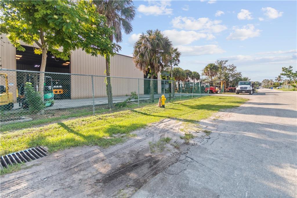 2065 Towles ST photo 27
