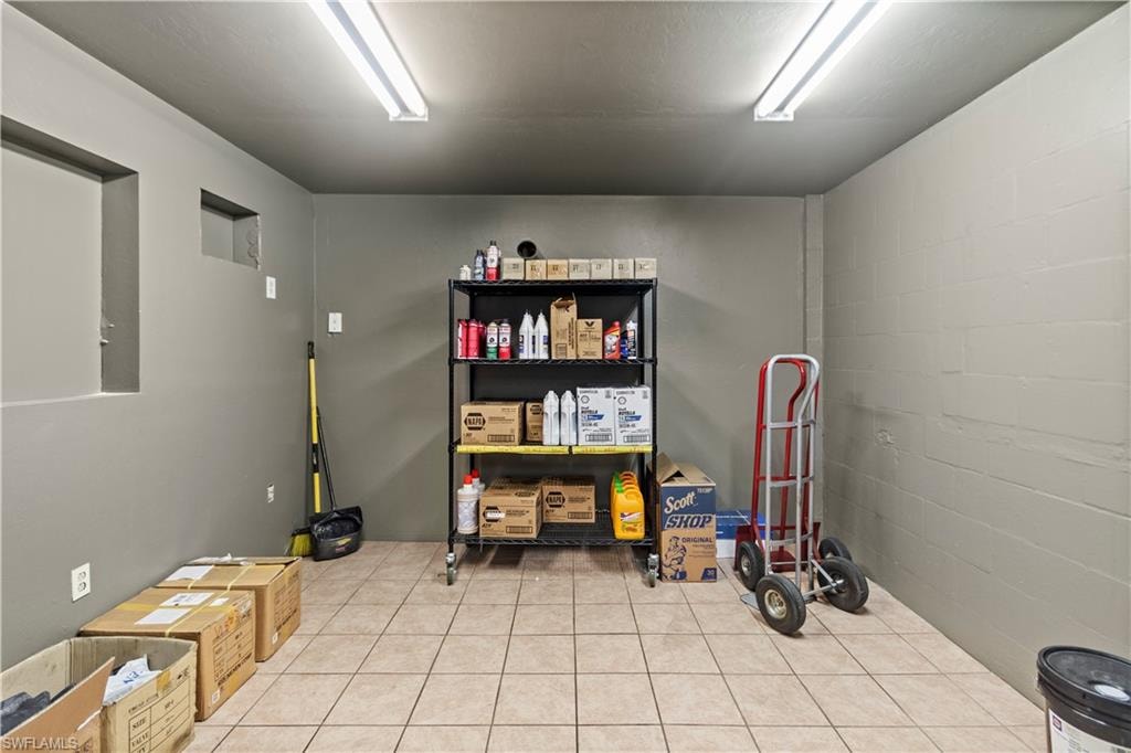 2065 Towles ST photo 24