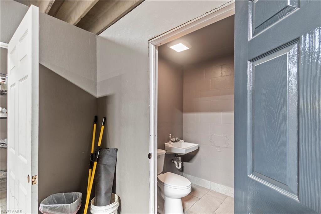 2065 Towles ST photo 30