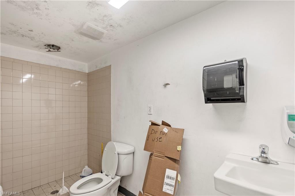 2065 Towles ST photo 37