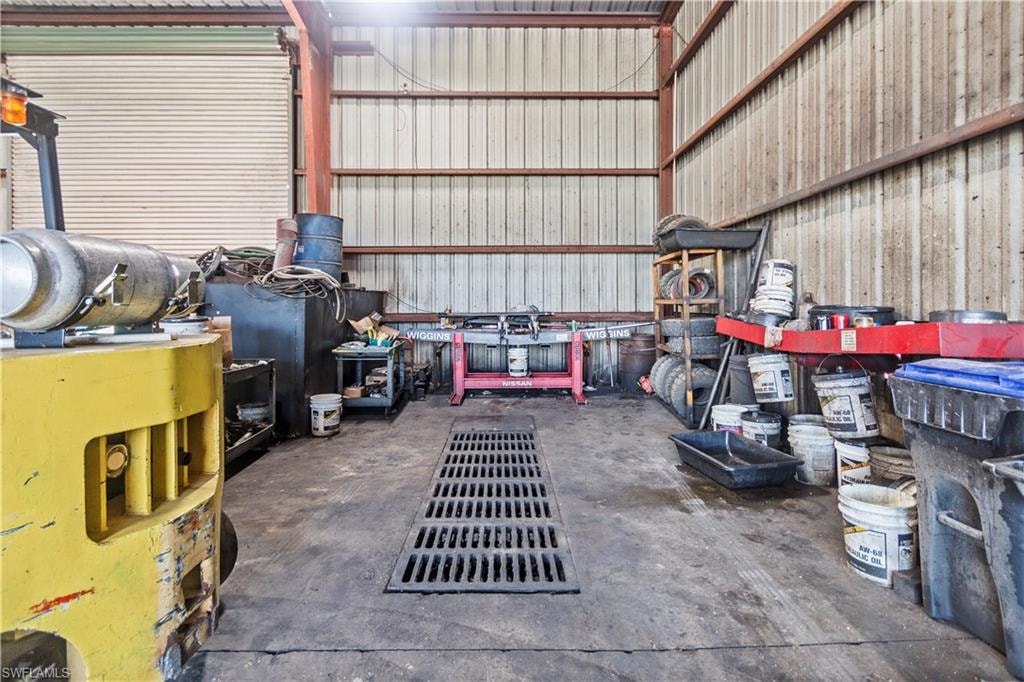 2065 Towles ST photo 35
