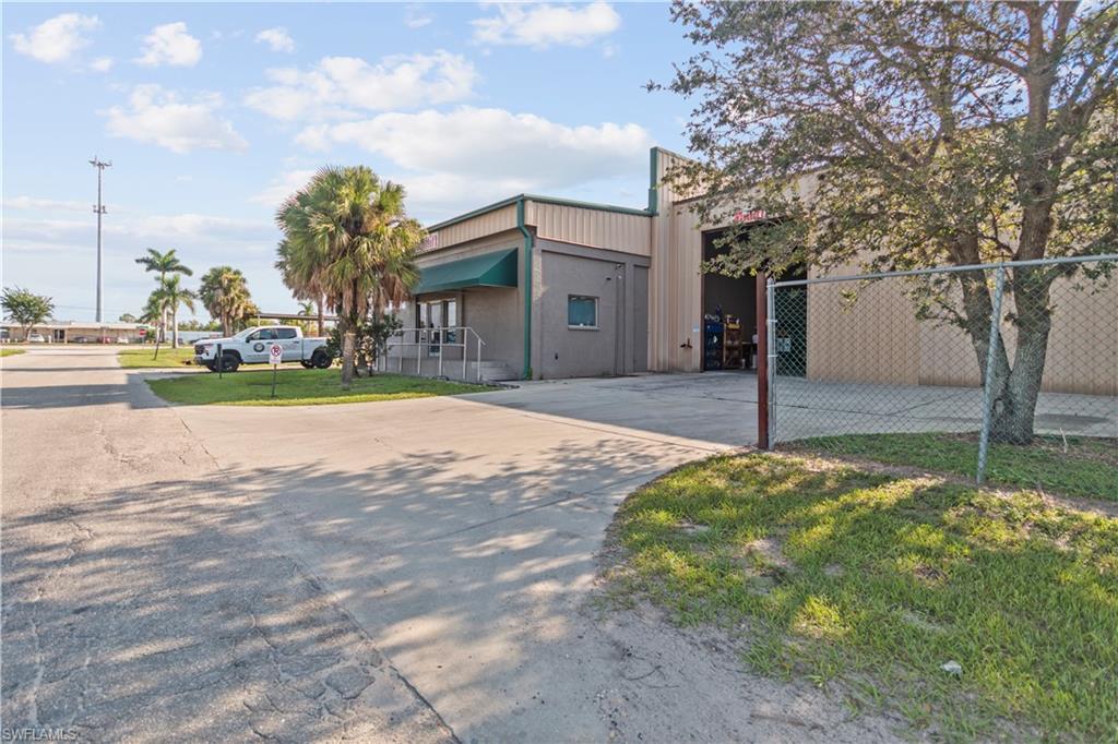2065 Towles ST photo 25
