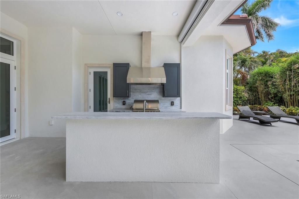 569 Neapolitan WAY photo 32