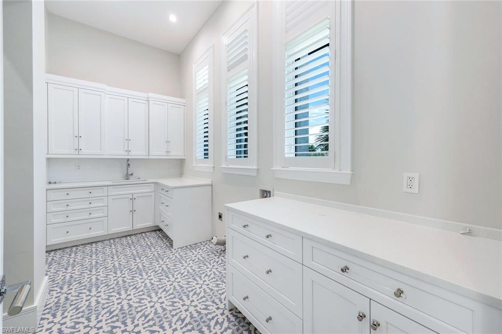 569 Neapolitan WAY photo 28
