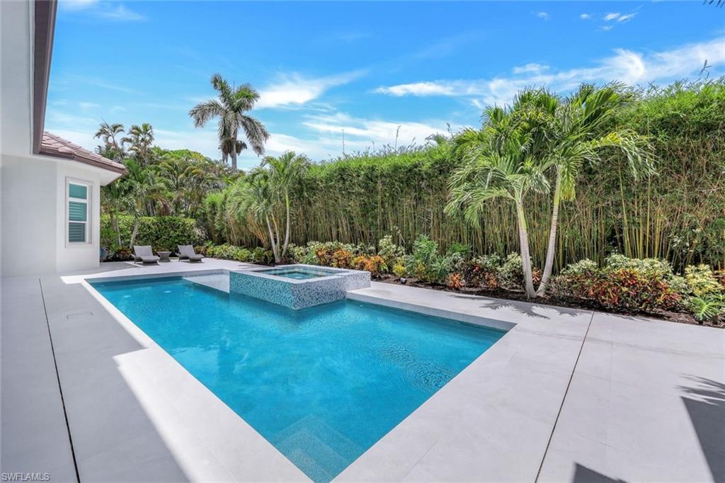 569 Neapolitan WAY photo 37