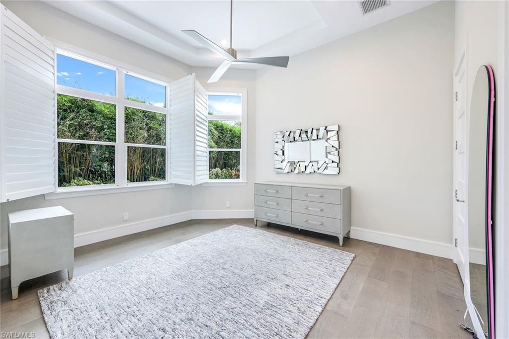 569 Neapolitan WAY photo 29
