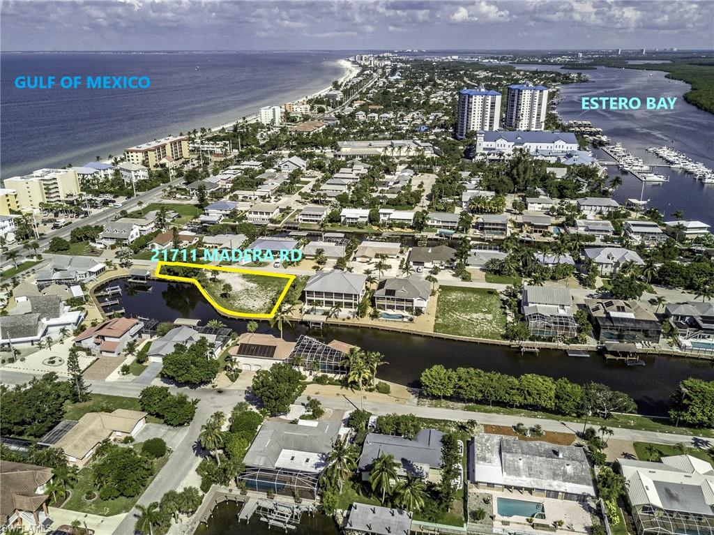 Yachsman Cove coveted Boating Community in the island town of Fort Myers Beach just steps to the beach and minutes to the Gulf! *Pre Hurricane Ian photo