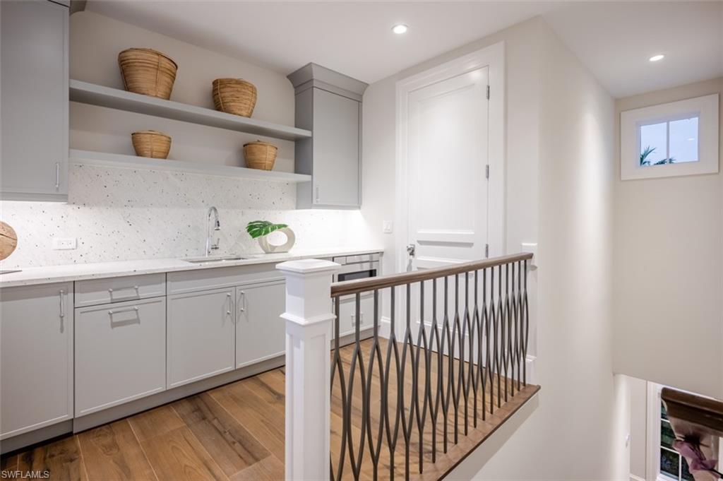 128 1ST AVE S photo 33
