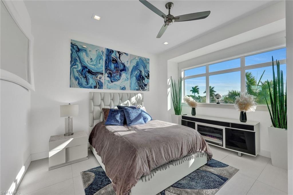 2nd floor guest bedroom with volume ceiling