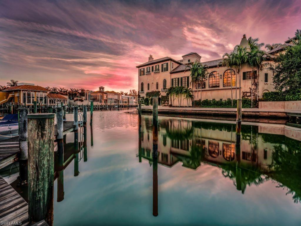Village Shops on Venetian Bay