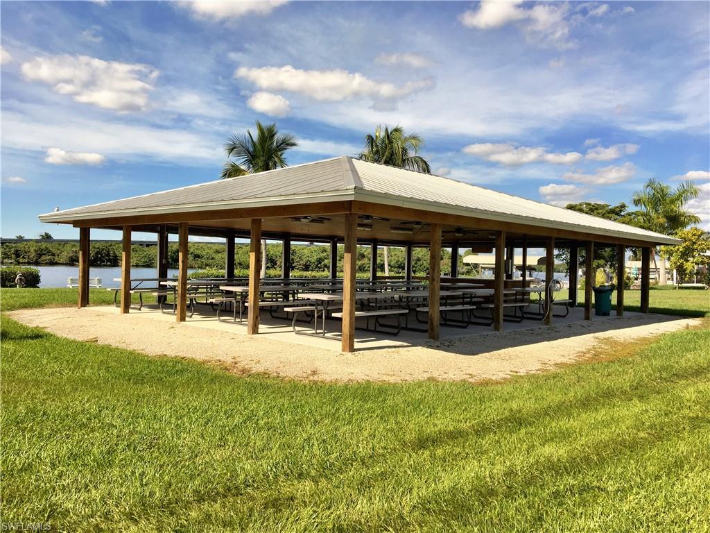 tiki hut