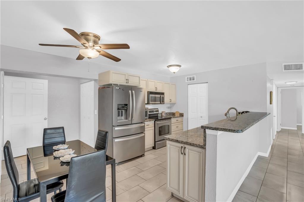 883 Coconut CIR E photo 7
