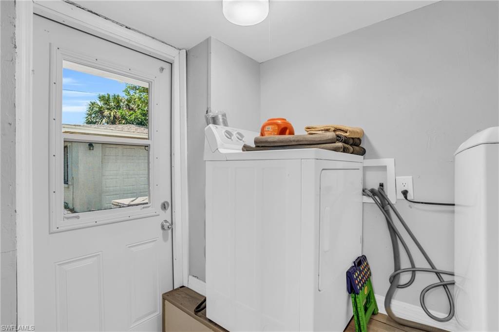 883 Coconut CIR E photo 28