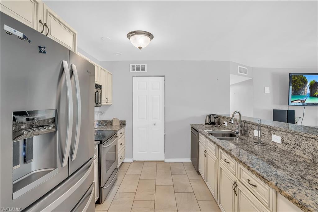 883 Coconut CIR E photo 10