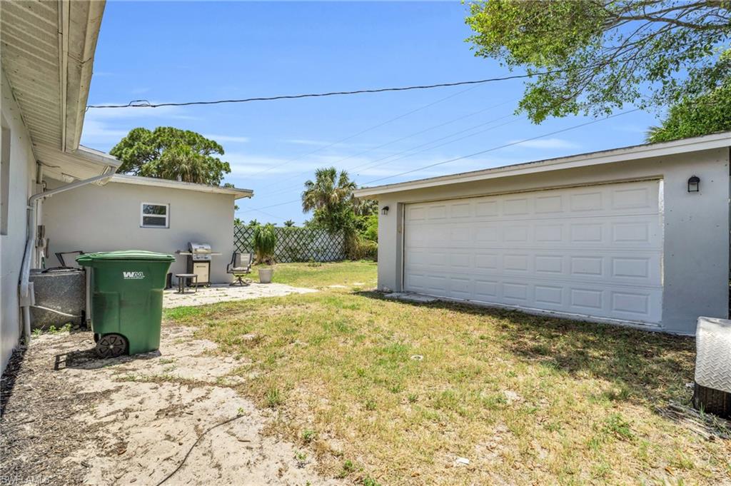 883 Coconut CIR E photo 31