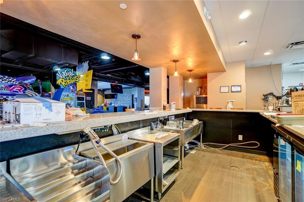 Kitchen featuring hanging light fixtures