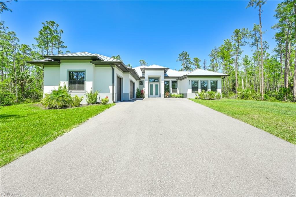 View of front of home featuring a front yard