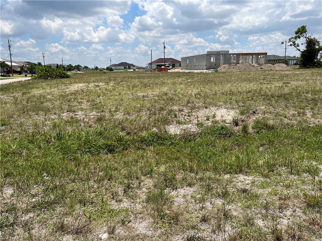 View looking east of lot.  Flat, no clearing needed!