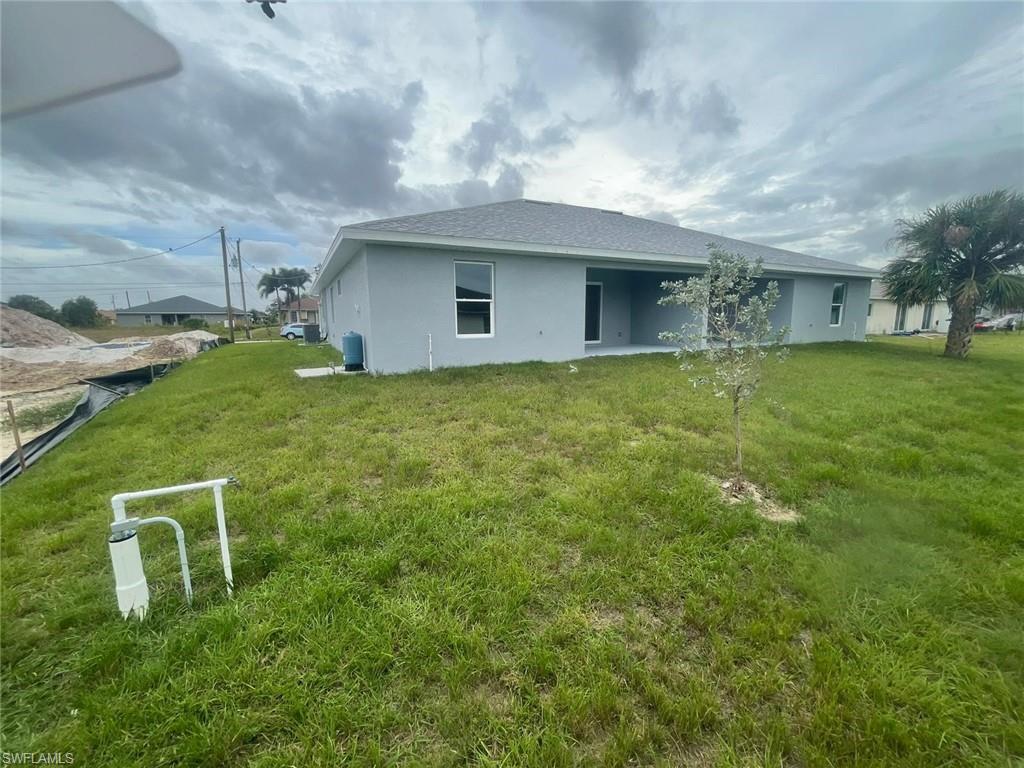 Back of house featuring a yard