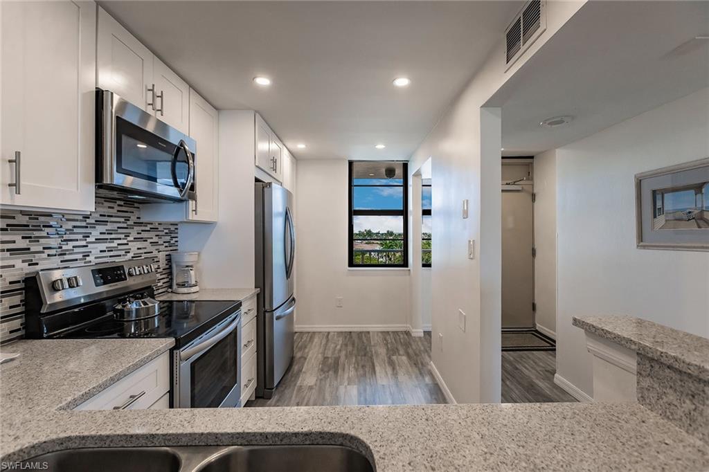 380 Seaview CT 604 photo 8