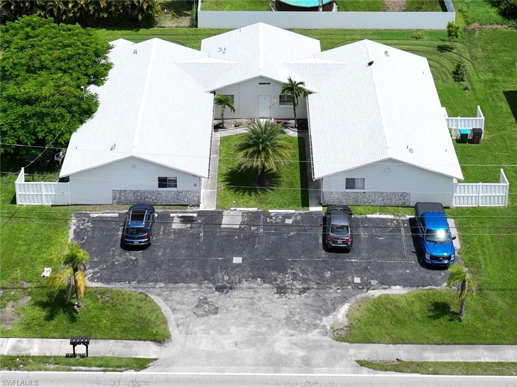Birds eye view of property