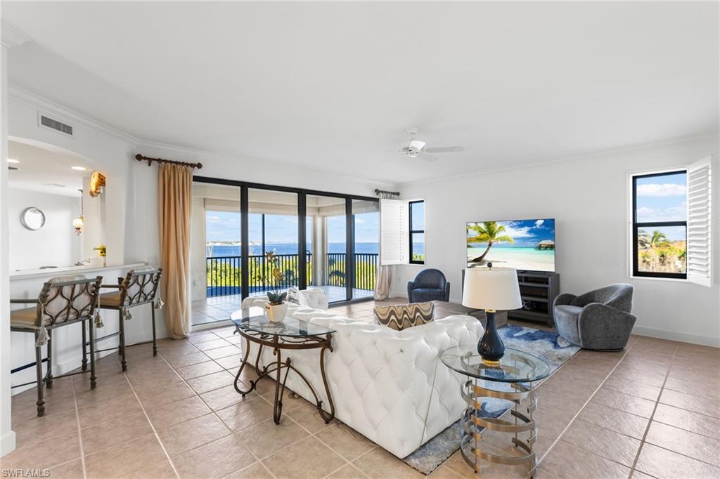 Amazing UNOBSTRUCTED views of the Caloosahatchee River and the lake.  No building next to you!