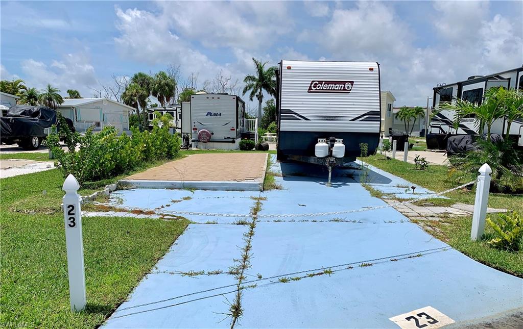 Front View with 26' RV Included