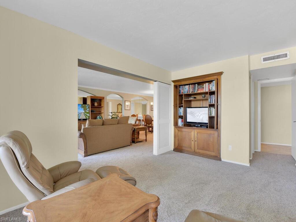 Guest Room/Den w/ Large Walk-In Closet