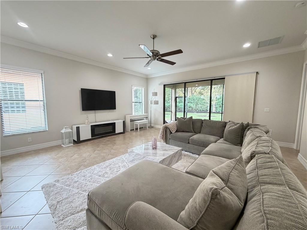 3195 Pacific DR photo 9