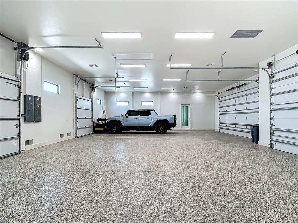 Garage that can park 8 vehichles with rear bay doors to the dock.