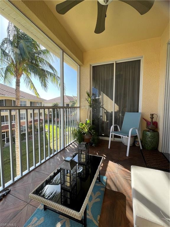 Sunroom with ceiling fan