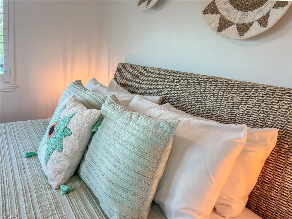 Sunroom / solarium with ceiling fan