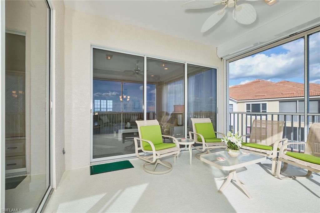 Sunroom / solarium featuring ceiling fan