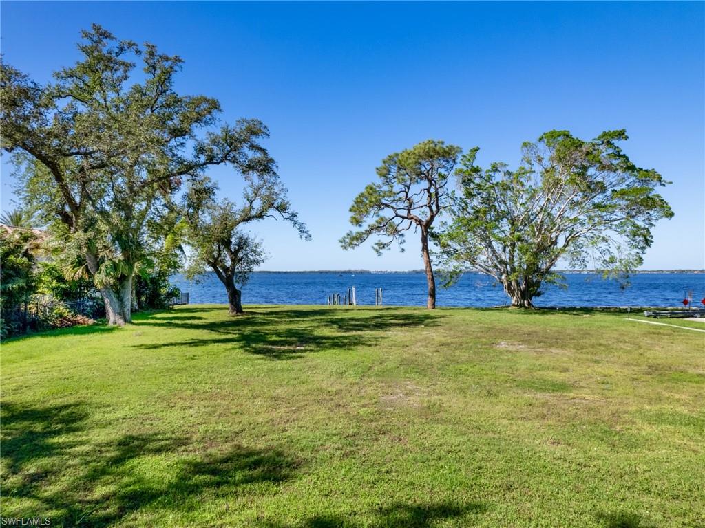 1212 Coconut DR photo 10