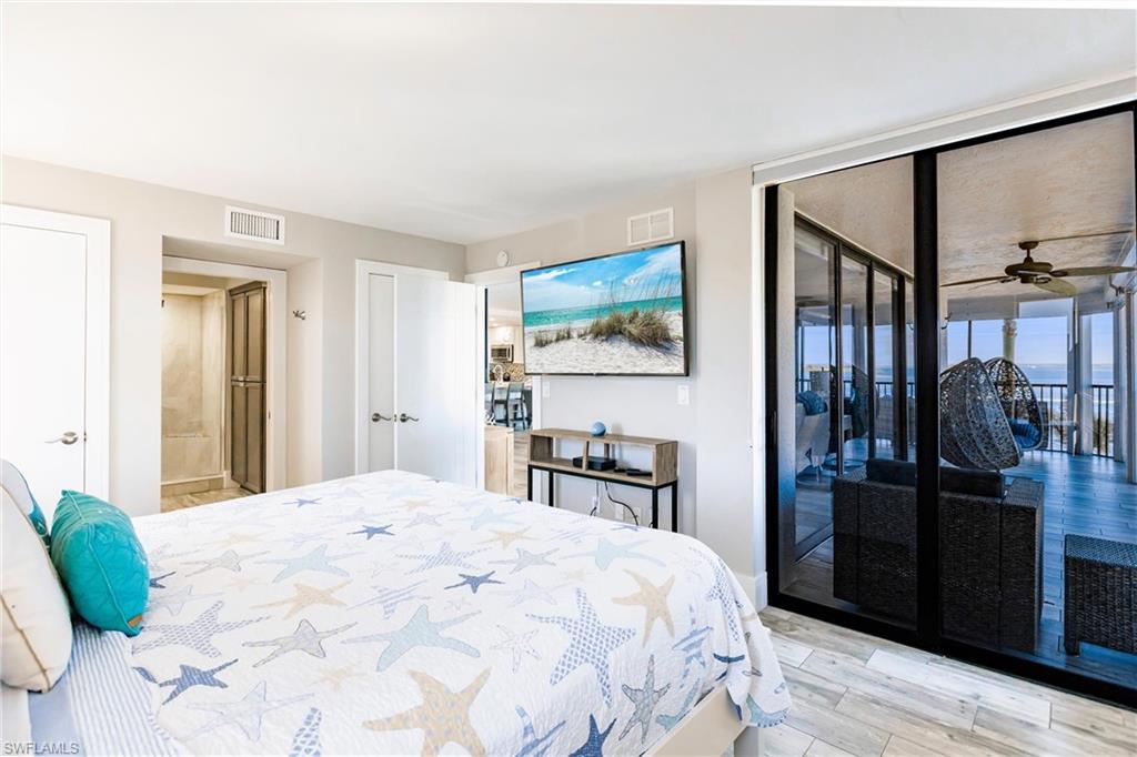 Bedroom with access to outside