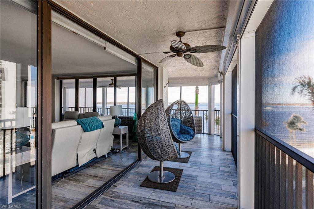Sunroom featuring ceiling fan