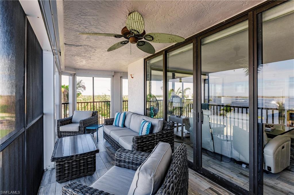 Sunroom / solarium featuring ceiling fan