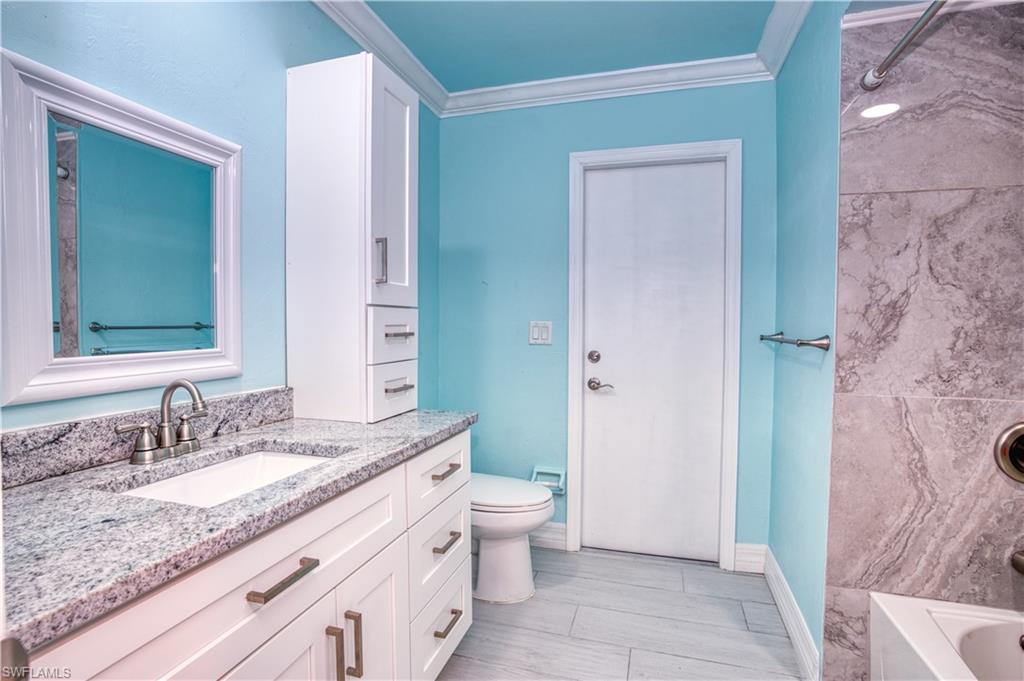2nd bathroom with access to pool area