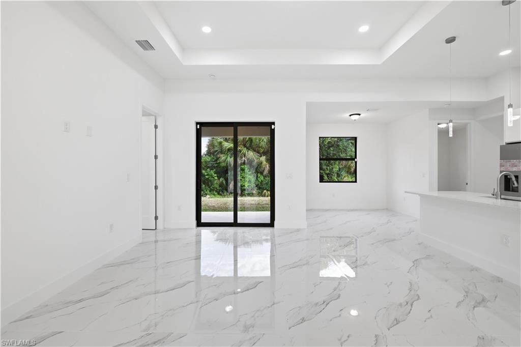 1436 Graham CIR photo 9