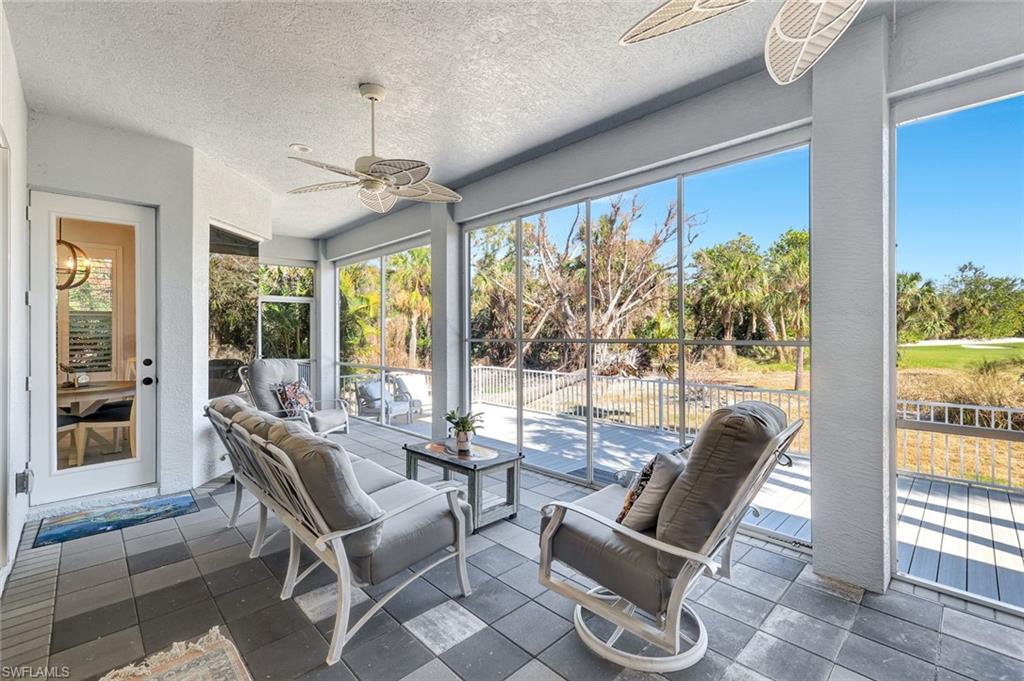 Sunroom / solarium with ceiling fan