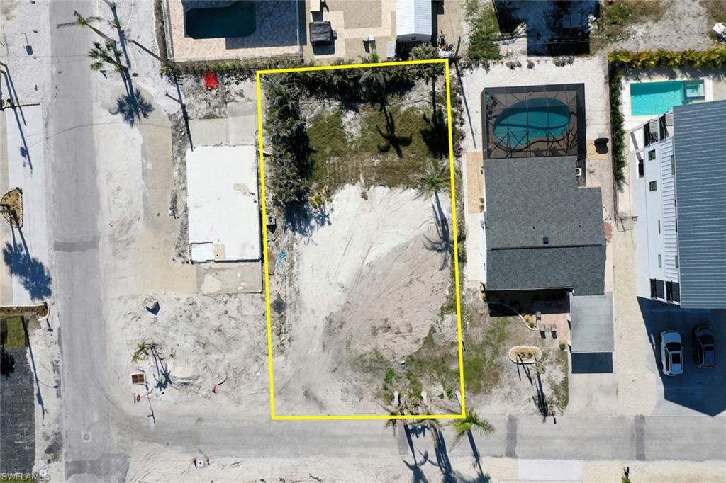 The lot is 52' x 107'