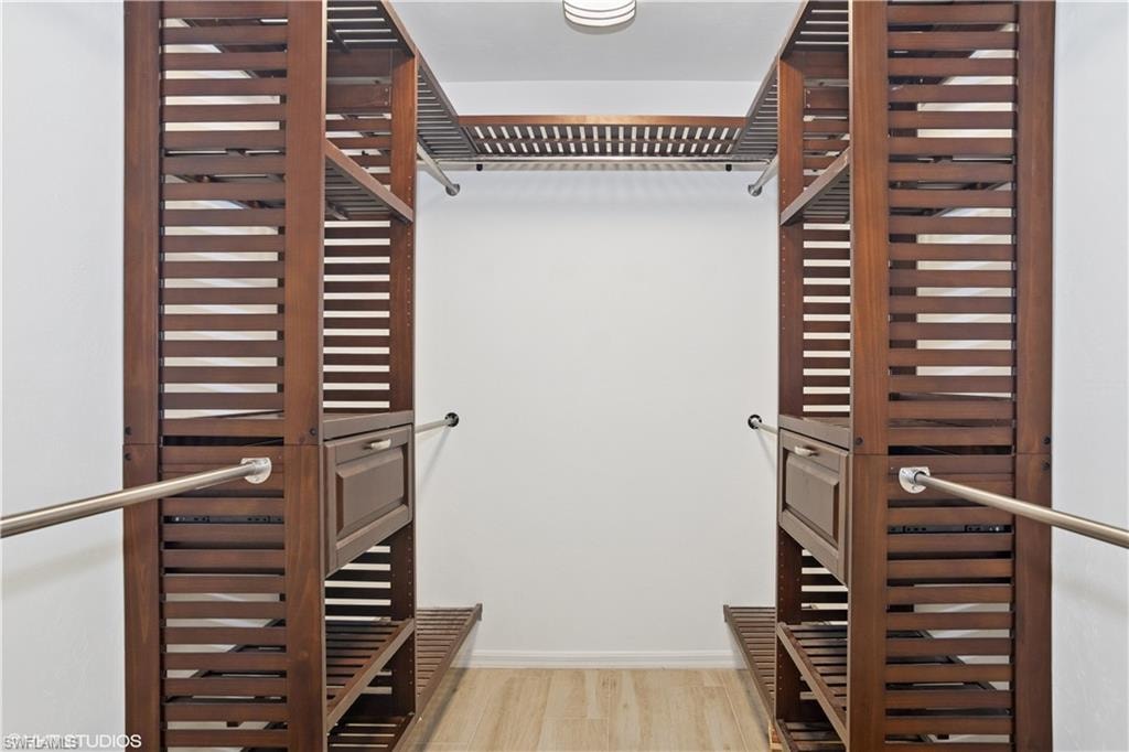CustomSpacious closetpart of Primary Bedroom de c