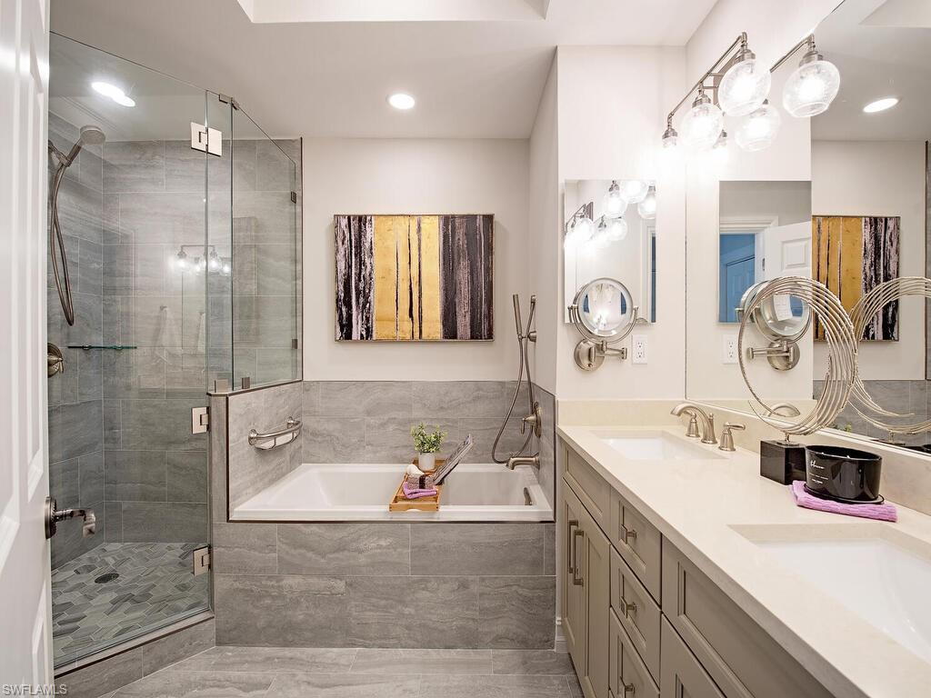 Bathroom with independent shower and bath and vanity