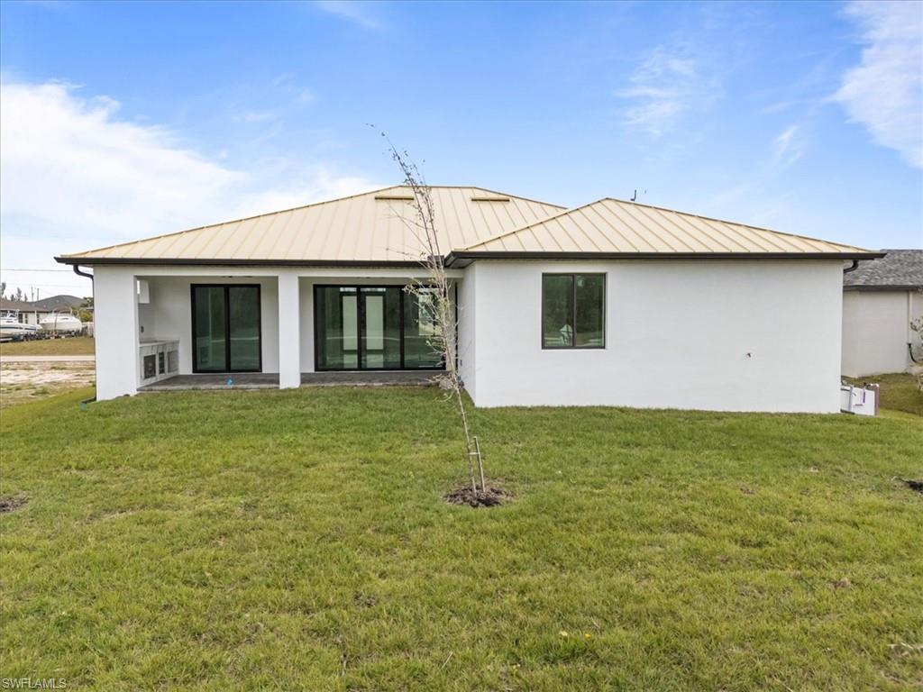 Back of house featuring a yard